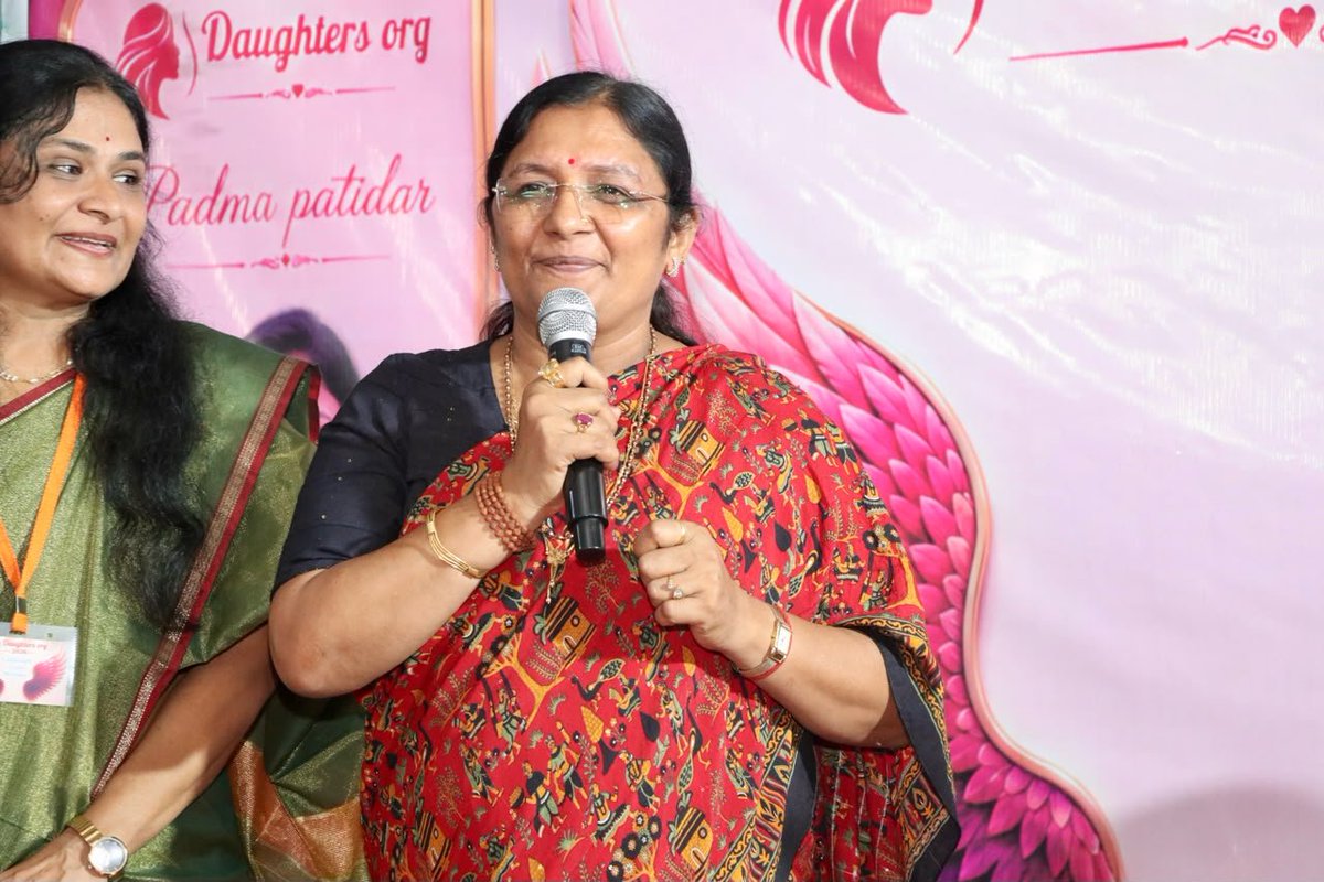 धामनोद में महिला उद्यमियों के मेले में शामिल हुईं सावित्री ठाकुर, 'वोकल फॉर लोकल' और महिला सशक्तिकरण को बताया आत्मनिर्भर भारत की ताकत
