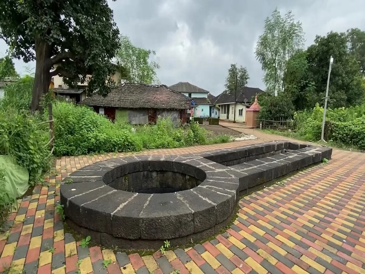 बदलापुर की चाबी के आकार वाली प्राचीन बावड़ी बनी पर्यटकों का आकर्षण; भीषण सूखे में भी नहीं सूखता पानी